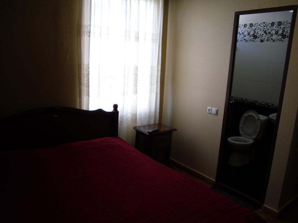 Suliko Guest House Batumi Habitación foto