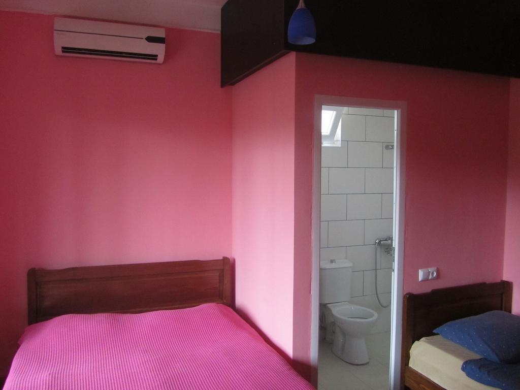 Suliko Guest House Batumi Habitación foto