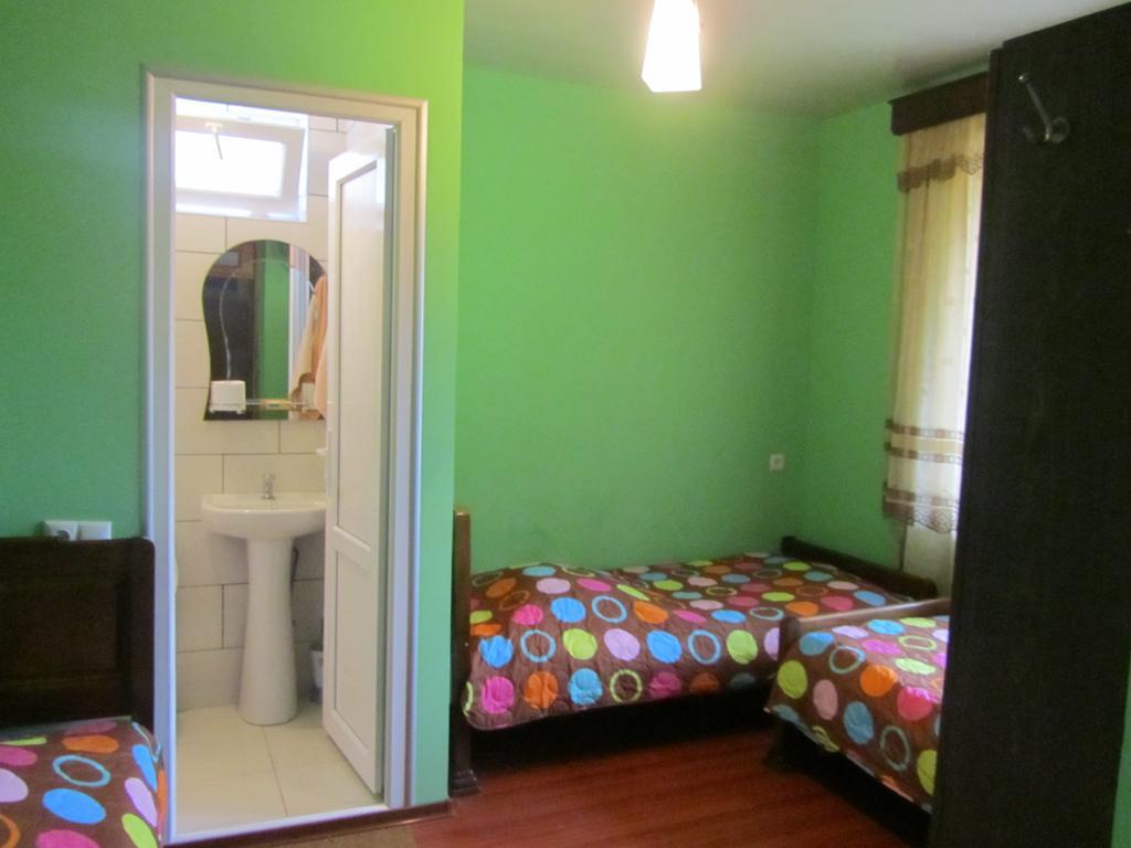 Suliko Guest House Batumi Habitación foto