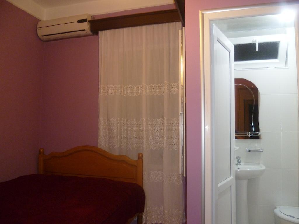 Suliko Guest House Batumi Habitación foto